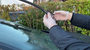 How To Replace Front Wiper Blades on a Renault Laguna 3 2007-2015