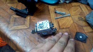 Бензопила makita 4610(dolmar) .заливает свечу, замена мембранны