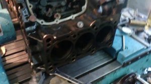 Расточка v-образного блока цилиндров двигателя с Audi