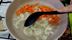 Жареный рис с овощами