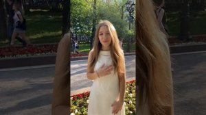 ВЫПУСКНОЙ 11 «Г» класса Пушкинской школы 1500. Автор и исполнитель композиции - Дубенцова Елизавета