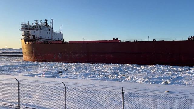 Thousand foot Great Lakes Freighter Stewart J Cort in the Soo Lock Canal смотреть онлайн