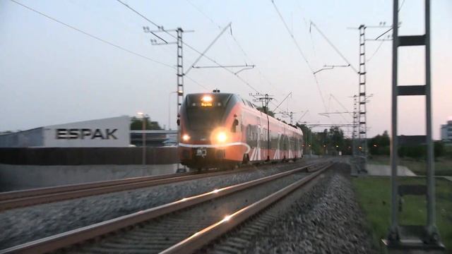 Штадлерский электропоезд 1407 близ ст. Юлемисте / Stadler EMU 1407 near Ülemiste station