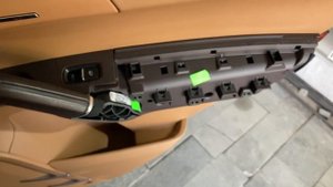 Як зняти карту задньої дверки Porsche Cayenne/ Как снять карту задней двери Порш Каен