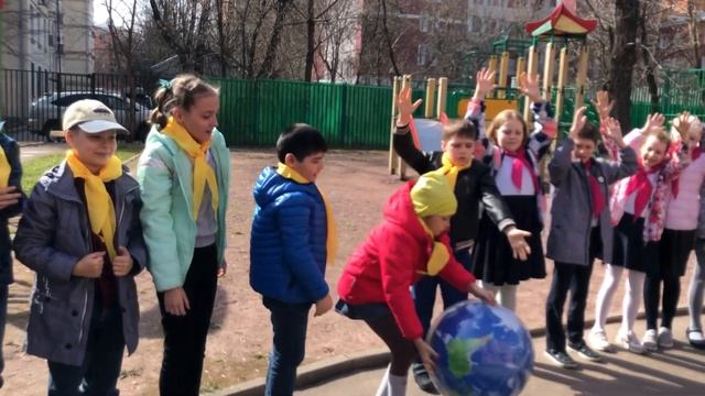 Общешкольный Флешмоб "День Земли" смотреть онлайн