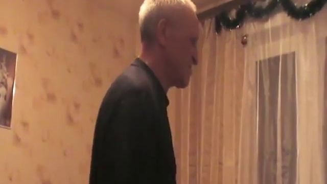 МЕГАПРИКОЛ!!! Дед слушает гимн на Новый Год. смотреть онлайн