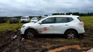 Nissan Xtrail на стоковой резине в грязи