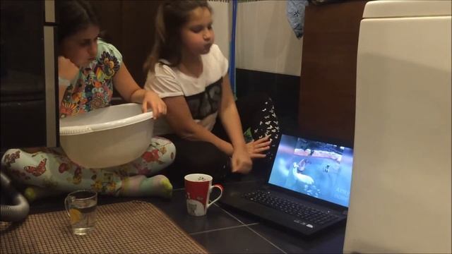 ПОПРОБУЙ НЕ ЗАСМЕЯТЬСЯ\\\ЧЕЛЛЕНДЖ С ПОДРУГОЙ)