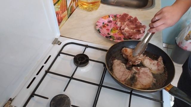 Вертолётики свиные! пальчики оближешь! мясо на сковороде!