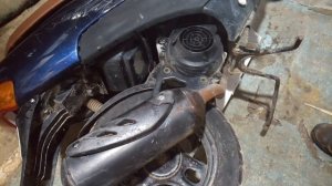 как снять заднее колесо на скутере (Honda dio)?!