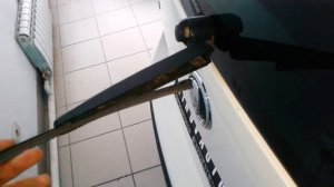 Шкода Йети (Skoda Yeti): Как поставить задний дворник и опустить его?