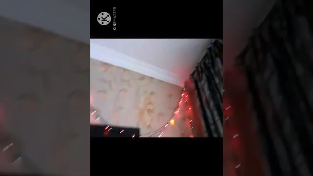 До нового года осталось 361 день и у всех стоят Елки? смотреть онлайн