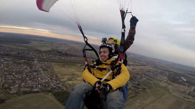 Экстремальный полет на параплане в Москве. Тандем с акробатикой. смотреть онлайн