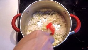 Греческий суп с чечевицей.