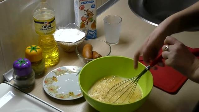 ОМЛЕТ С КОЛБАСОЙ НА СКОВОРОДЕ НА СКОРУЮ РУКУ