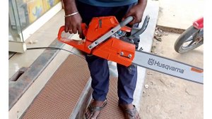 HUSQVARNA 372 XP CHAINSAAW ???