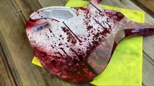 Кровавая покраска электрогитары. Покраска гитары в кровь.