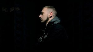 В лифте–WHITE GALLOWS