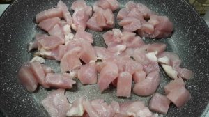 Спагетти с курицей и песто