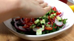 Теплый салат с киноа и овощами