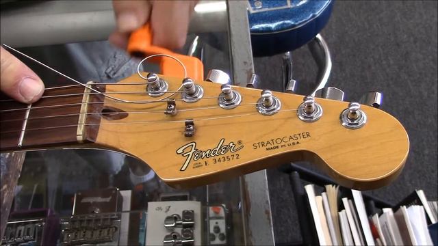 Fender 1983 Stratocaster смотреть онлайн
