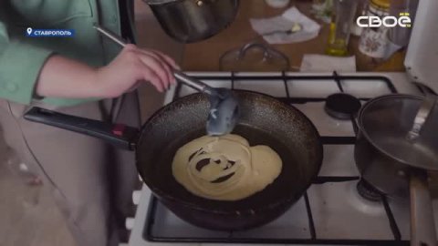 Журналисты телеканала «СвоёТВ» испекли блины в масленичную неделю