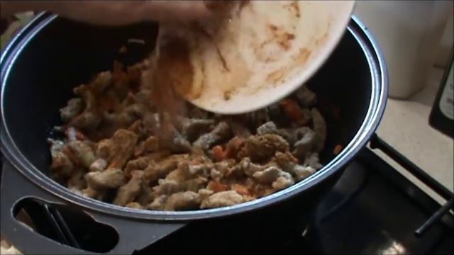 Гуляш из свинины с макаронами-вкусный обед!