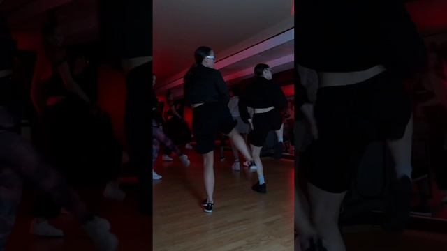 Ксюша и Вася? Choreo/Вася: Ср/Пт 18:00, Hip hop/Ксюша: Вт/Чт 19:00, Сб/Вс 15:00