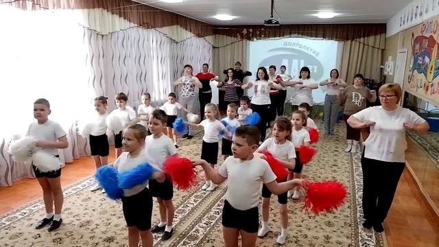 Утренняя зарядка. Детский сад "Тополёк".