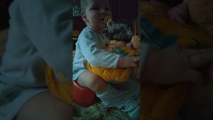 Спит на горшке