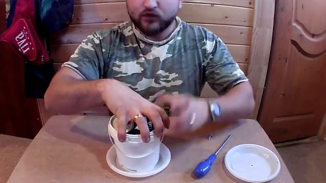 Самодельная бункерная кормушка для цыплят за 5 минут смотреть онлайн