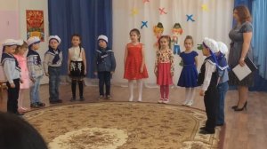 Выступление в детском садике в честь праздника . 23 февраля . Детки поют песню