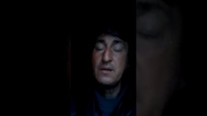 песня на стихи Ирины Артлис.смотрит в зеркало женщина зрелая