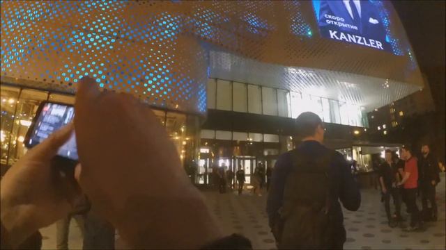 ТЦ Океания. Чоп нападает на людей.