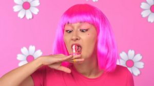 Розовая Еда vs Голубая Еда Челлендж от TaTaRa Challenge