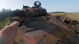 Нашли в поле танк!!!18+