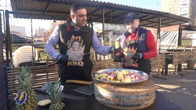 Шашлык по азиатски(свинина с ананасом)необычно,но реально очень сочно и вкусно. смотреть онлайн