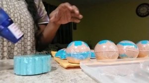 Shrink wrapping the bathbombs using heat gun