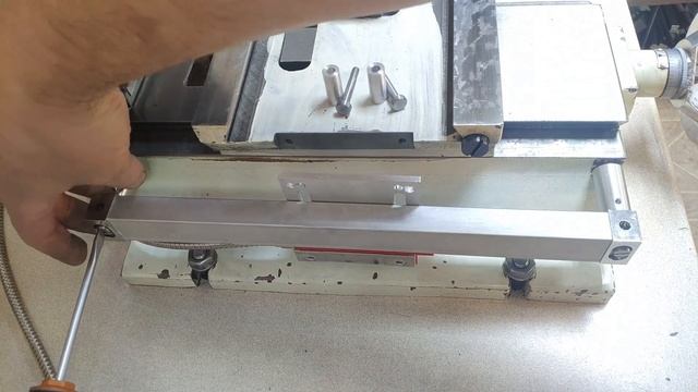 Установка устройства цифровой индикации УЦИ на настольный фрезерный станок JET JMD-20LA. Часть 2. смотреть онлайн