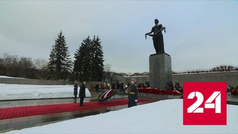 Президент возложил венок к монументу "Мать-Родина" на Пискаревском кладбище - Россия 24