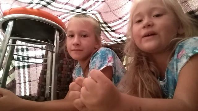 Как построить домик из подушек? Видео ПОЛИНКА-КАЛИНКА!!! смотреть онлайн