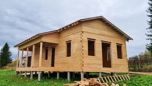 Одноэтажный дом из бруса в селе Пажга. Проект дома 6 на 12 с террасой, план дома. Центр Домостроения