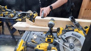 Импульсный шуруповерт DeWALT XR DCF887N - сверлит метал дерево- крутит огромные винты