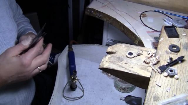 вытаскиваем приклеенный камень смотреть онлайн