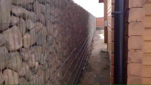 Забор из габионов сплошной - габионная стена