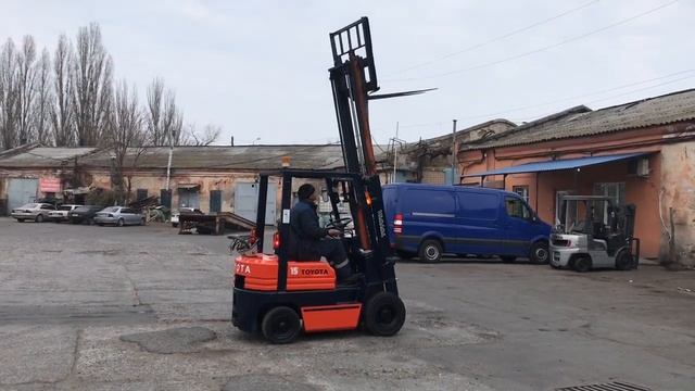 Газ-бензиновый вилочный автопогрузчик Toyota 02-5FG15 с автоматической коробкой передач