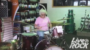 Бабушка на барабанах