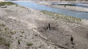 Дети в Сочи нашли лечебную грязь