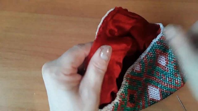 Вязание с бисером/Почти готовая сумочка/Вшиваю донышко и  фермуар