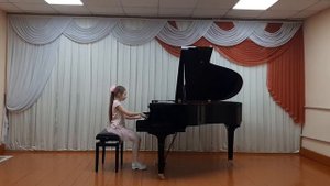 Ворошилова Настя Р.Шуман "Веселый крестьянин, возвращающийся с работы", И.С.Бах "Менуэт"